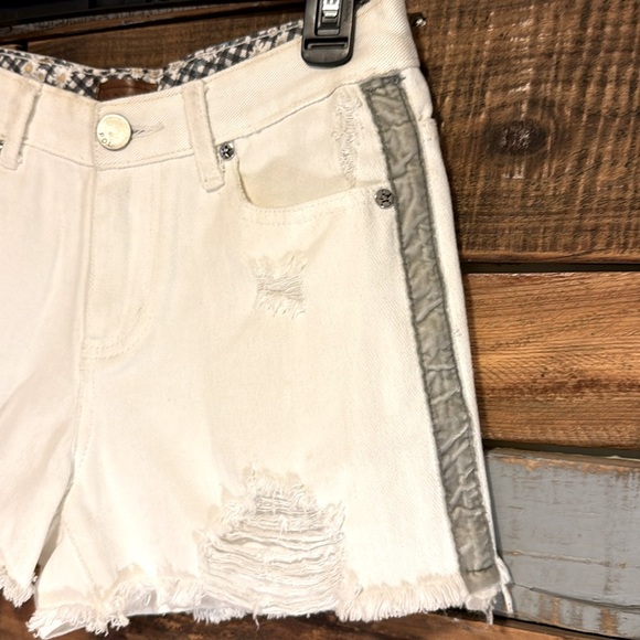 NWOT POL Distressed Denim High Rise-Short w/stripe detail - Picture 5 of 5